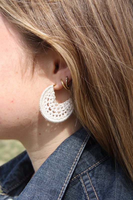 Alpha Woman Crochet Earrings - Mesh Circle White